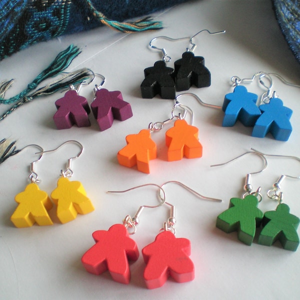 BOUCLES D'OREILLES MINI MEEPLE, différentes couleurs// Boucles d'oreilles geek, bijoux nerd, jeux de société, cadeau gamer girl, cadeau geek pour elle, boucles d'oreilles arc-en-ciel