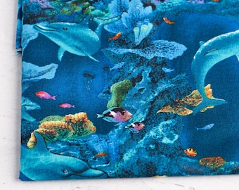 Tela Dolphin Ocean: Algodón acolchado, arrecife de coral colorido (68 cm x corte WOF)