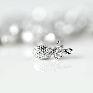 1 Silver Plated Pineapple Charm, Dainty Silver Pineapple Pendant, 1PPA-S