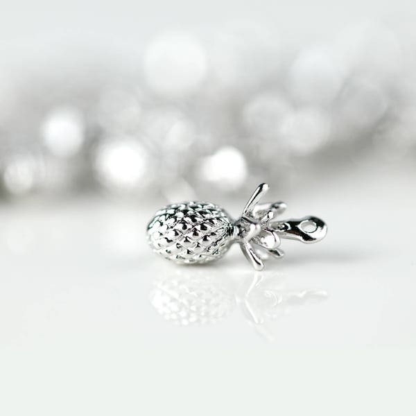 1 Silver Plated Pineapple Charm, Dainty Silver Pineapple Pendant, 1PPA-S