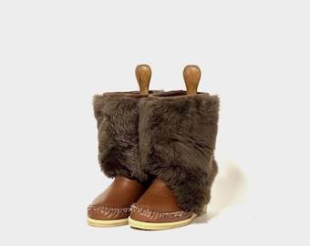 Sheepskin ankle boots with fox fur cuff / Available 39 EU / Women's snow shoes / handmade in Italy / sheepskin ankle boots