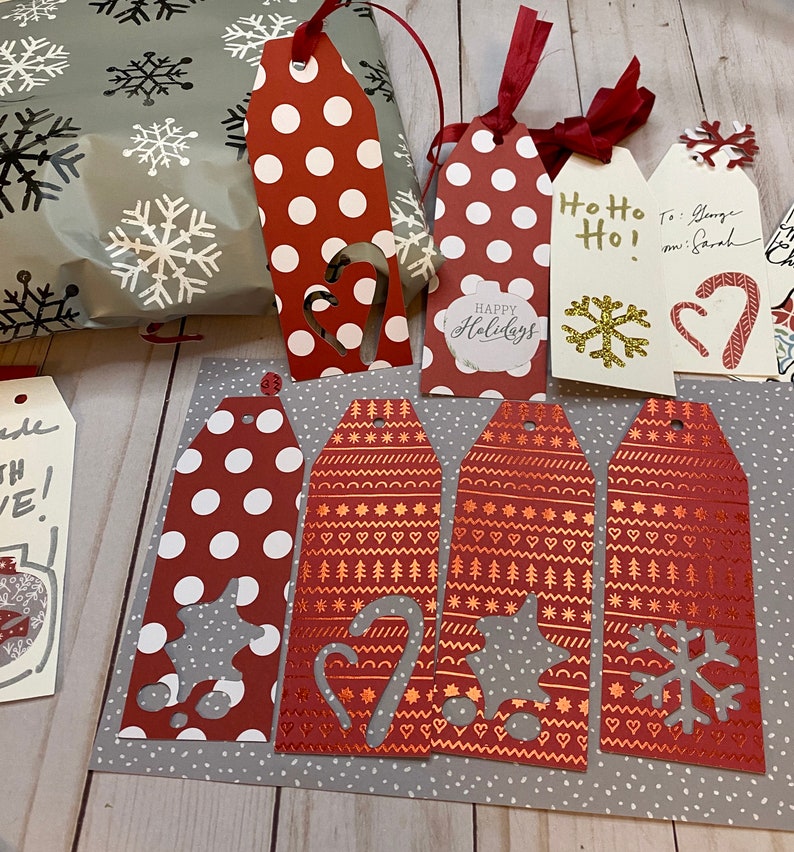 SVG Geschenkanhänger für Ihre Cricut-Cutter, Schneeflocke, Ornament, Süßigkeiten Dosen und Holly Ausschnitte auf traditionelle Geschenk-Tag-Form Bild 8
