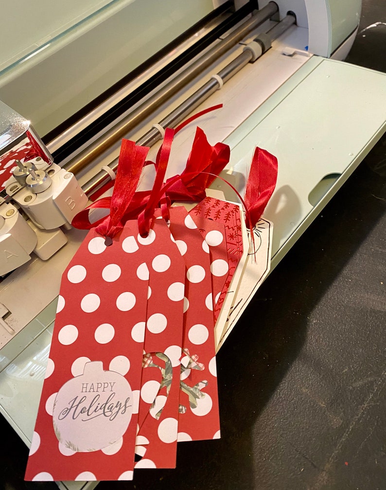 SVG Geschenkanhänger für Ihre Cricut-Cutter, Schneeflocke, Ornament, Süßigkeiten Dosen und Holly Ausschnitte auf traditionelle Geschenk-Tag-Form Bild 5