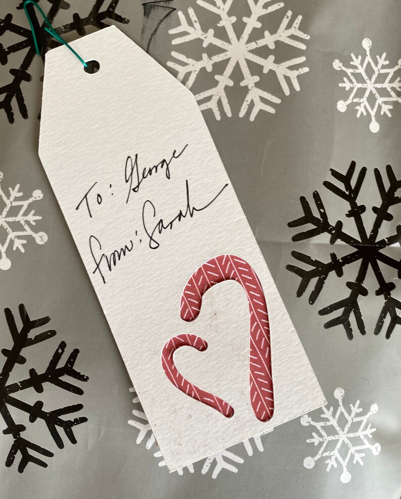SVG Geschenkanhänger für Ihre Cricut-Cutter, Schneeflocke, Ornament, Süßigkeiten Dosen und Holly Ausschnitte auf traditionelle Geschenk-Tag-Form Bild 6