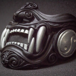 Halbgesichts-Samurai-Maske, Oni-Mempo-Rüstung, japanischer Silberlotus