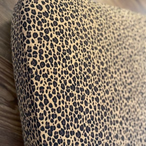 Sábana bajera ajustable para cuna con estampado de leopardo supersuave y elástica
