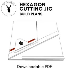 Puede incluir: Un dibujo en blanco y negro de un plano de construcción de una plantilla de corte hexagonal. El plano muestra una plantilla con una regla y un lápiz. El texto "HEXAGON CUTTING JIG BUILD PLANS" está en la parte superior de la imagen. El texto "Downloadable PDF" está en la parte inferior de la imagen.