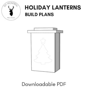 Peut inclure: Dessin au trait noir et blanc d'une lanterne de Noël avec une découpe d'arbre de Noël. La lanterne est une boîte rectangulaire avec un dessus plat. Le texte "HOLIDAY LANTERNS BUILD PLANS" est au-dessus de la lanterne. Le texte "Downloadable PDF" est en dessous de la lanterne.