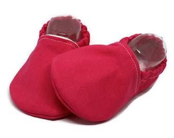Pink baby booties, Hot pink baby shoes, Solid color Booties, Stay on booties, Baby moccasins, Toddler slippers, Pink baby gift, Unisex shoes