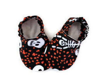 Skeleton baby shoes, Halloween shoes, Skulls, Baby booties, Newborn Moccasins, Baby moccasins, Toddler shoes, Baby slipper,Stay on baby shoe