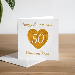 パーソナライズされた金色の結婚50周年記念カード 結婚50周年の記念に手作りの50周年記念のマイルストーンギフト