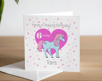 Invo per biglietto di auguri di compleanno con unicorno rosa | Vettore Premium generato dall'IA
