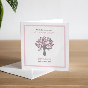 Biglietto d'auguri personalizzato fatto a mano per il 4° anniversario di matrimonio con fiori, regalo per il 4° anniversario con amore sul tuo biglietto d'auguri per il 4° anniversario. Quattro anni
