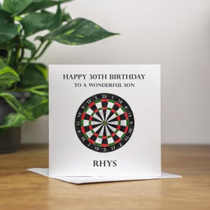 Tarjeta de cumpleaños número 30 personalizada Tarjeta de cumpleaños número 30 de dardos Tarjeta de cumpleaños número 30 de nieto Tarjeta de cumpleaños número 30 de hijo Tarjeta de cumpleaños personalizada de jugador de dardos