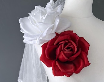 Rosa di seta grande, spilla o fermaglio per capelli, spilla a forma di fiore per capelli, fiore, fiore in tessuto, spilla in tessuto, rosso, bianco, fiore di seta