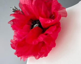 Boutonniere de amapola, broche de seda roja, alfiler, flor, flor de tela, broche de tela, flor de arte, flor de amapola