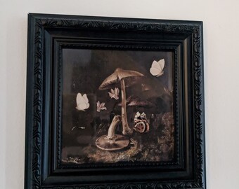 Impresión de mariposa hongo en marco gótico / Galería de pared con marco negro ornamentado