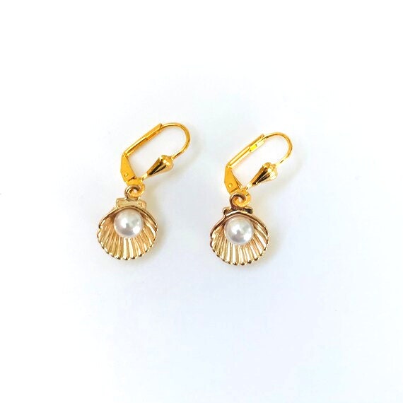 Golden Seashells Pearl Earrings