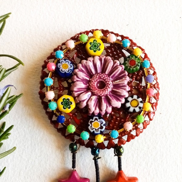 Broche en filigrane peint et verni avec perles millefiori Mandala hippie