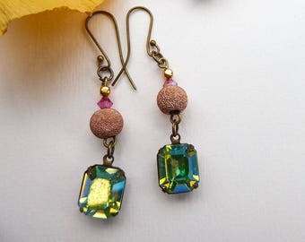 Boucles d'oreilles avec pendant rétro vert perle plaquée or rose Roses thé dans la verdure