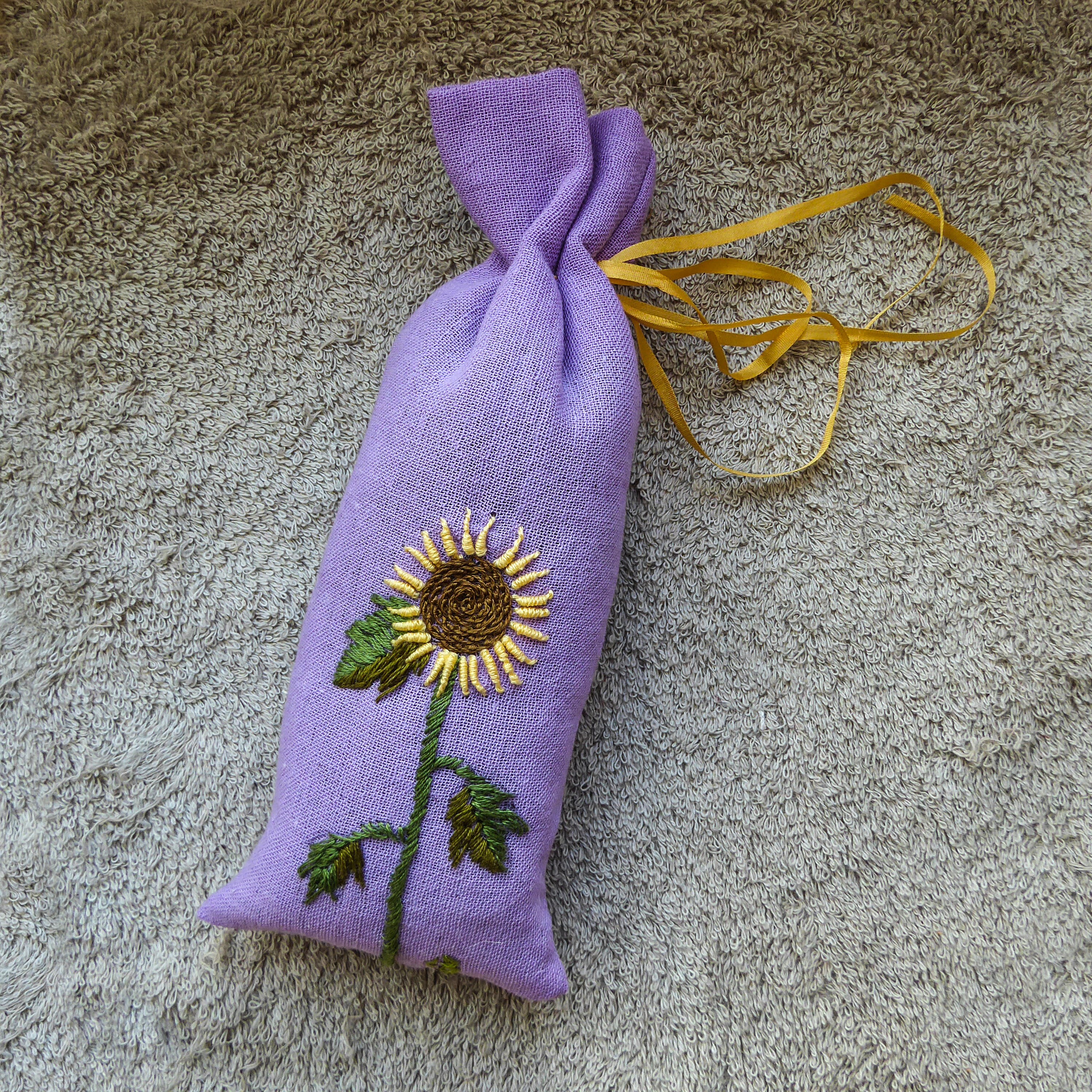 Sac de Lavande en Lin Brodé Main Parfumé Tournesol