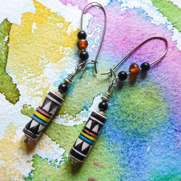 Boucles d'oreilles graphiques avec perles indiennes