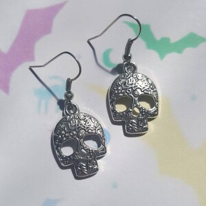 Skull earrings, Halloween earrings, Alternative jewellery, Punk jewellery, Dangle earrings, Halloween, Skeleton, Skull, Horror, Gothic