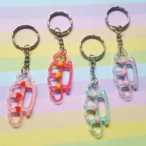 Knuckleduster-sleutelhanger | Plaksteen harshanger | Zilverkleurige splitring | Gotisch en alternatief accessoire | Cool cadeau