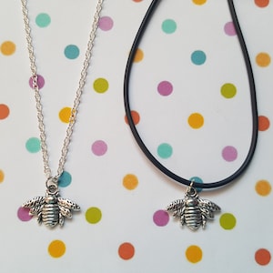 Honeybee necklace, Bee necklace, Bee pendant, Pendant necklace, Honeybee, Nature, Nature lover, Bee gift, Bee lover gift, Insects, Bee