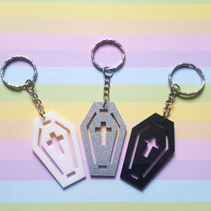 Sarg Schlüsselanhänger, Taschenanhänger, Glitter Sarg Schlüsselanhänger, Glitter Schlüsselanhänger, Alternative, Sarg, Halloween, Horror, Goth, Gothic, Emo, Punk
