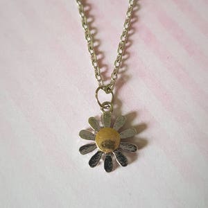 Daisy necklace, Flower necklace, Daisy flower necklace, Daisy pendant, Flower jewellery, Daisy flower, Daisy, Flower, Silver daisy