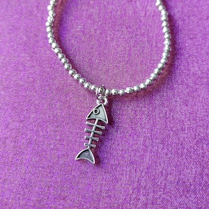 fish charm bracelet, fish skeleton bracelet, beaded bracelet, beaded charm bracelet, halloween bracelet, halloween, spooky, fish, skeleton