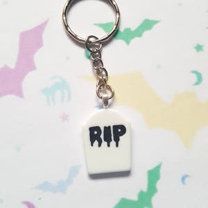 Gravestone keyring, Tombstone keyring, Halloween keyring, Gravestone, Tombstone, Halloween,  Alternative, Punk, Horror, Goth, Gothic, RIP