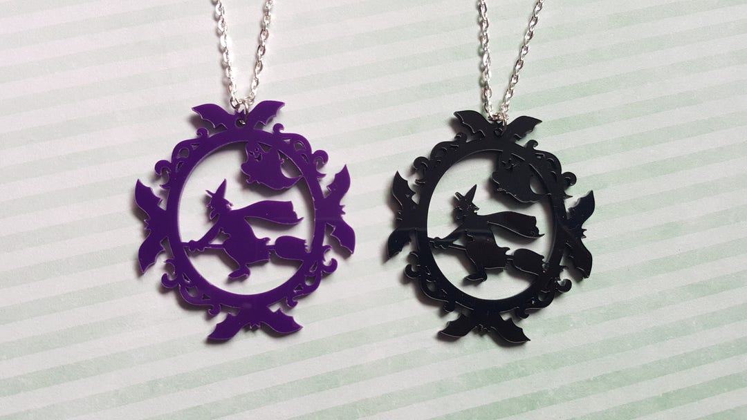 Collana con nodo della strega in argento con ali di libellula