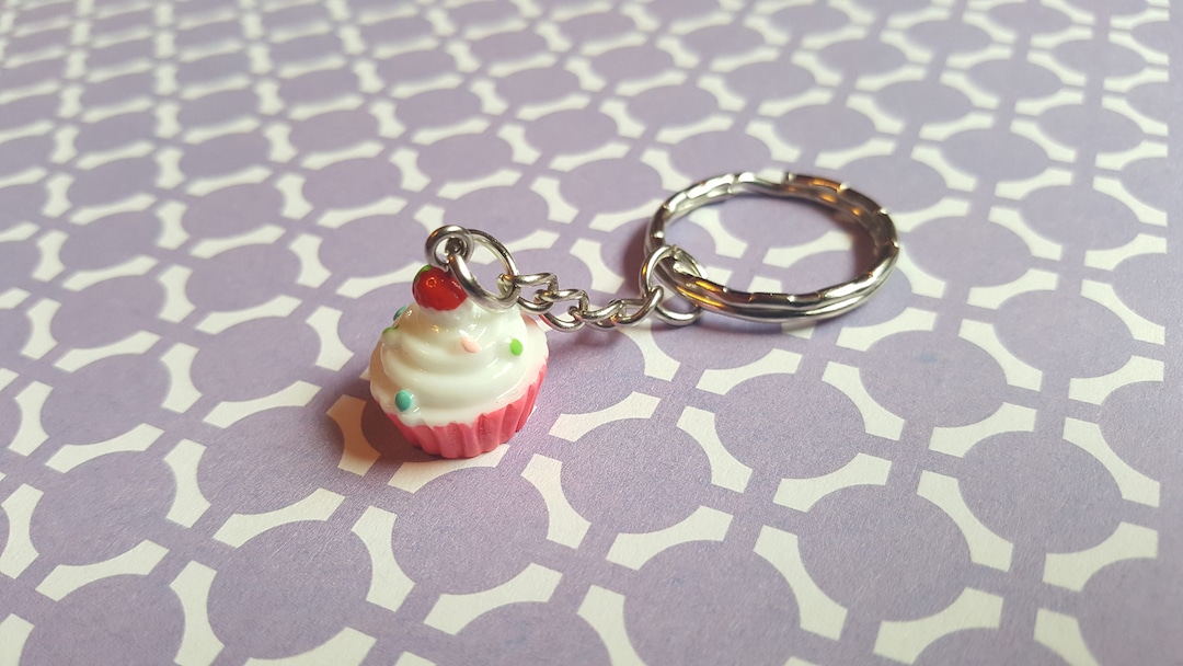Sweet Keychains Cupcake Keyring – 3D Resin Pendant, Kawaii Sweet Charm, Cute Bag ...