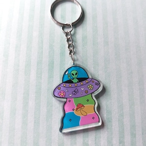 UFO keyring, alien keyring, spaceship keyring, kawaii keyring, UFO, alien, spaceship