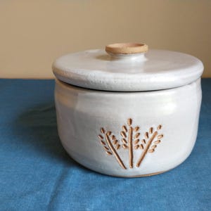 Sourdough Crock - Wheat Berries - Holds 5 Cups