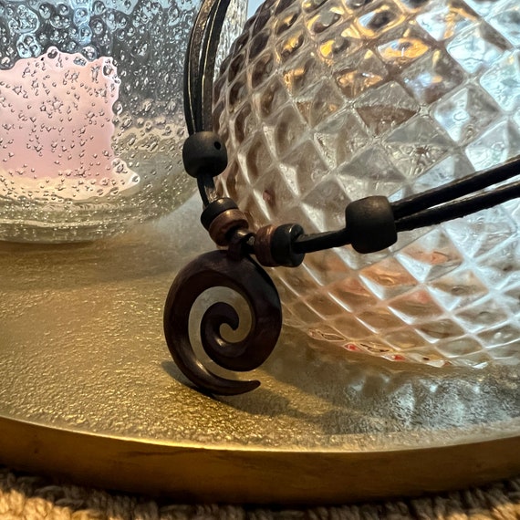 HANA LIMA Collana In Pelle Con Ciondolo Tiki Per Uomo E Donna Regolabile Collana Da Surfista - Foto 3