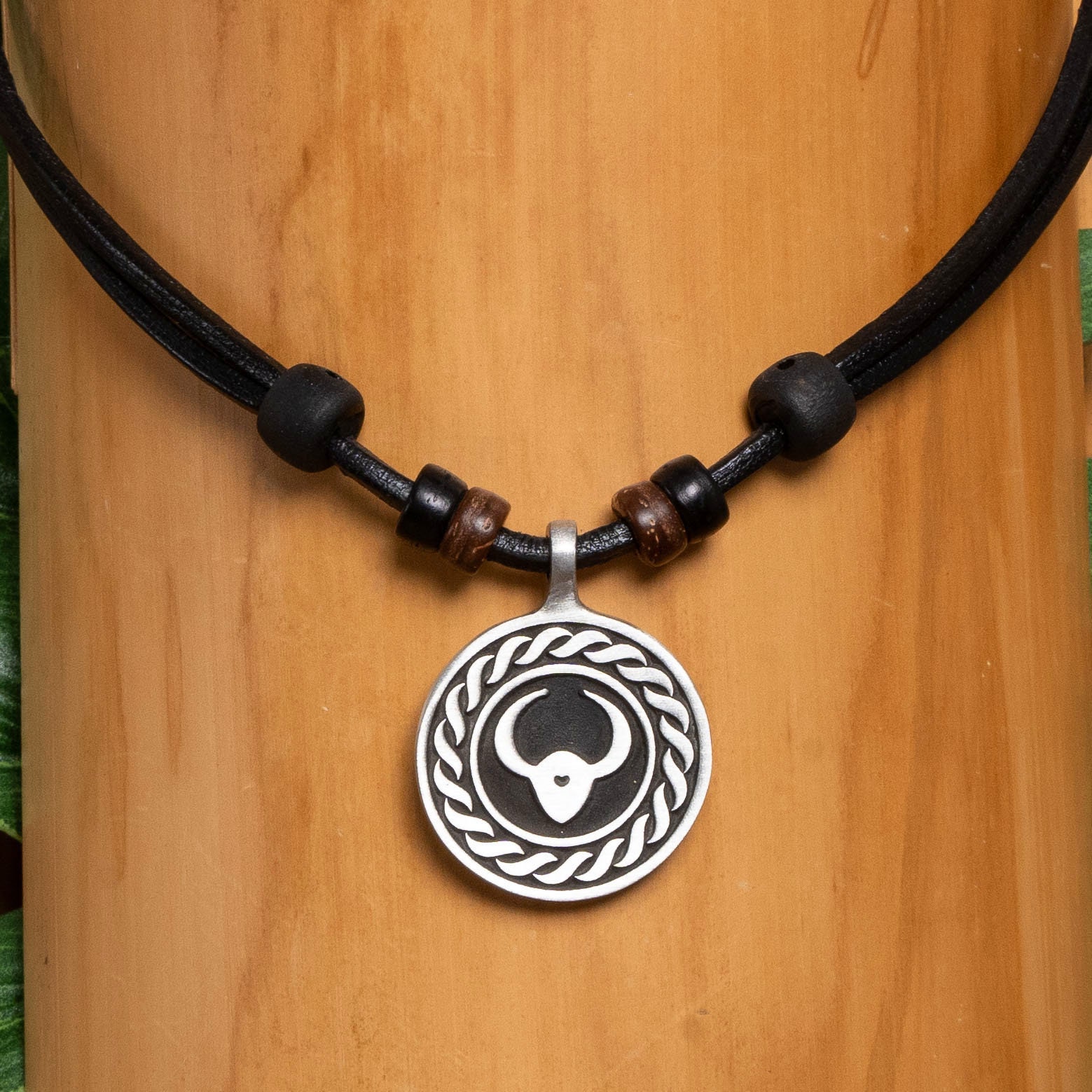 Collier En Cuir Signe Du Zodiaque Taureau - HANA LIMA - Ajustable - Fait Main En Allemagne - Neuf Sous Emballage