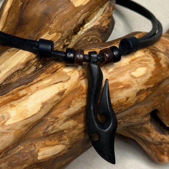 HANA LIMA Leren Ketting met Zonneteken Hanger voor Mannen & Vrouwen Verstelbare Surfer Ketting HANA LIMA Leren Ketting met Zonneteken Hanger voor Mannen & Vrouwen Verstelbare Surfer Ketting