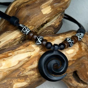 Surferkette Lederkette Halskette Koru Mann Frau Surferhalskette Surfschmuck Neuseeland Lederhalskette Lederschmuck Maori Schmuck HANA LIMA