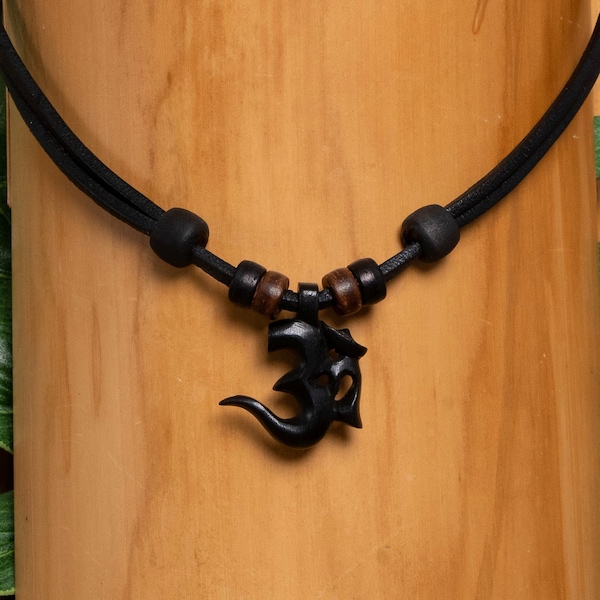 Collier surfeur collier cuir collier surfeur collier homme collier femme surf bijoux Om symbole signe Bouddha Yoga HANA LIMA