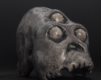 Japanese Folklore Three-Eyed Skull Effigy, Clay Sculpture, Graphite, 11x8x6cm