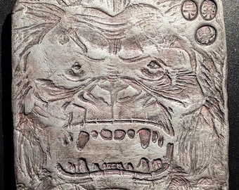 SATORI Clay Relief - Handmade Japanese Folklore Sculpture, Silver/Pink, 10x10cm