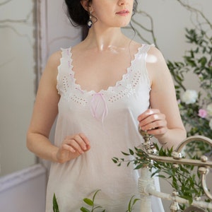 White cotton batiste chemise / camisole with embroidery "leafs" of Edwardian period