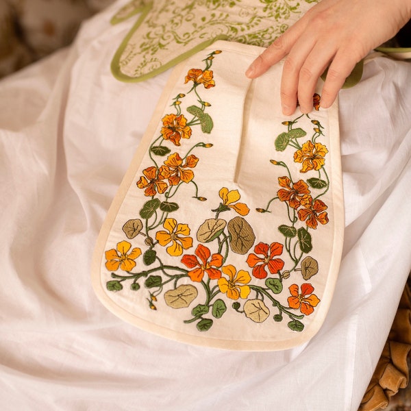 Embroidered 18th century pocket with nasturtiums. Georgian ladies pocket.