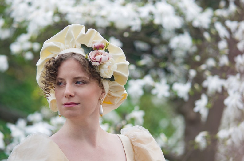 Regency Hats, Bonnets, Hair Pieces | Bridgerton Hat     Cream beret for the Regency and Romantic epochs  AT vintagedancer.com