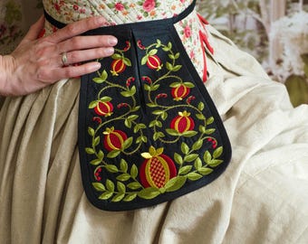 ザクロの刺繍が入った18世紀の黒いポケット。ジョージ王朝時代の婦人用