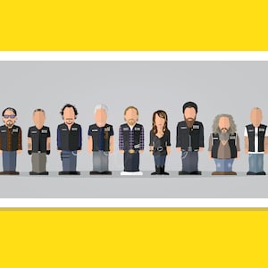Puede incluir: Una ilustración digital de 10 personajes de la serie de televisión Sons of Anarchy. Los personajes están representados en un estilo de dibujos animados, con chaquetas y chalecos de cuero con el logotipo de la serie. El fondo es gris claro.