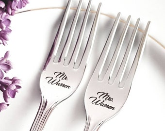 2 wedding forks Mr Mrs, engraved dining set with custom last name and date, personalized wedding keepsake for couples, 18/10 ITALIAN quality